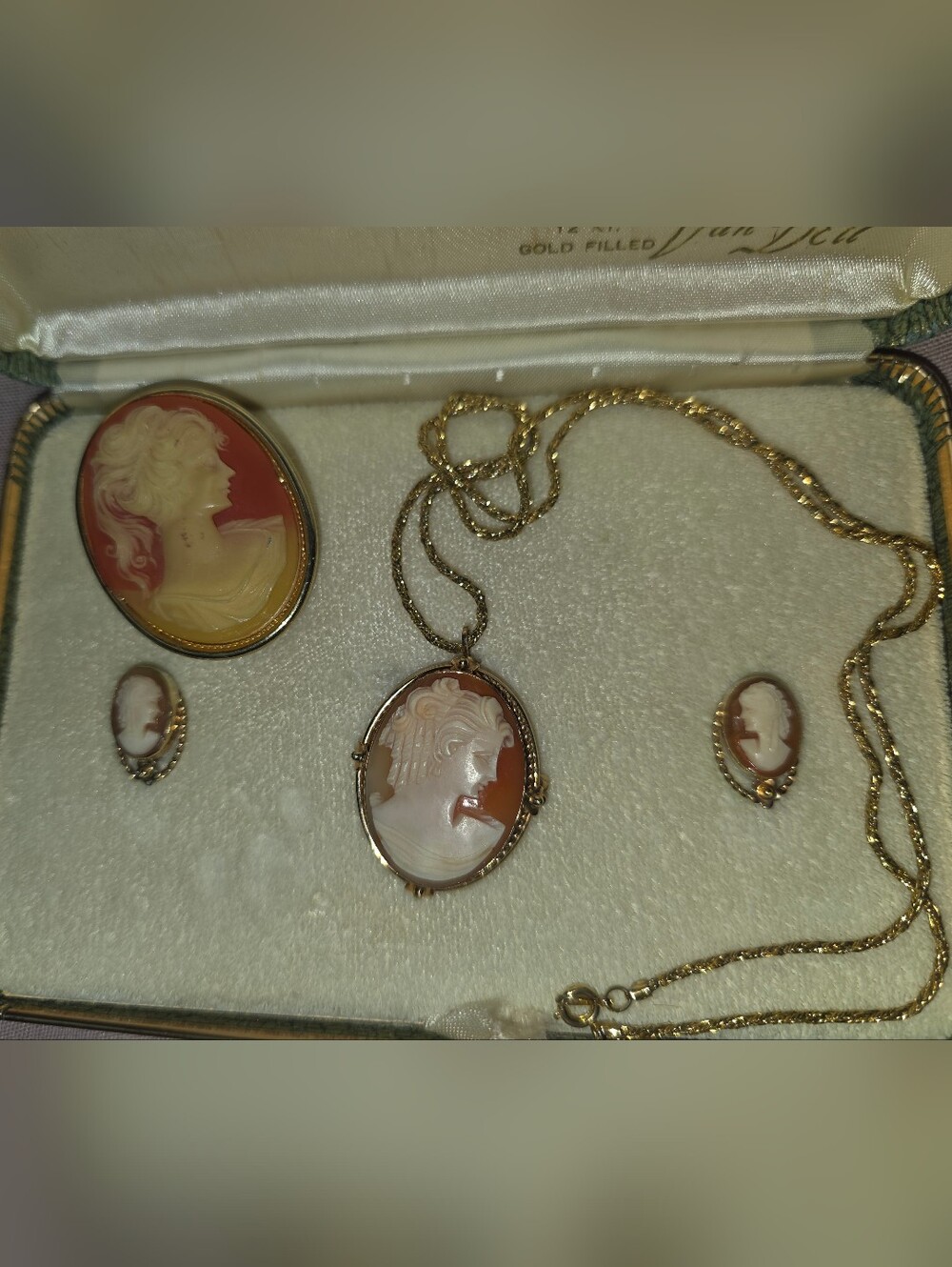 Vintage Van Dell 12K Gold Filled Shell Cameo Jewelry Set Boxed Locket